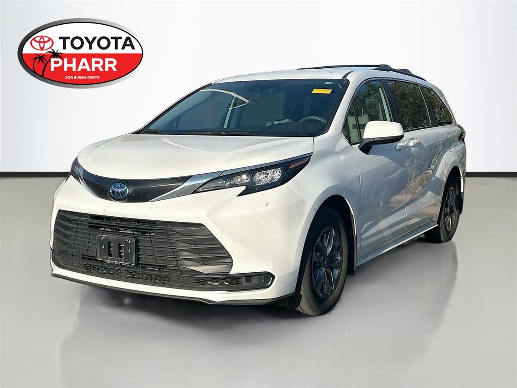 2024 Toyota Sienna LE 8-Passenger FWD