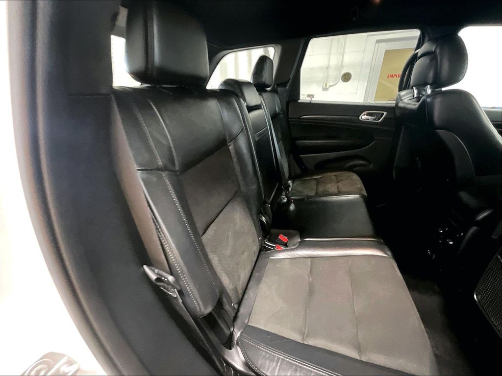 2018 Jeep Grand Cherokee — photo 16