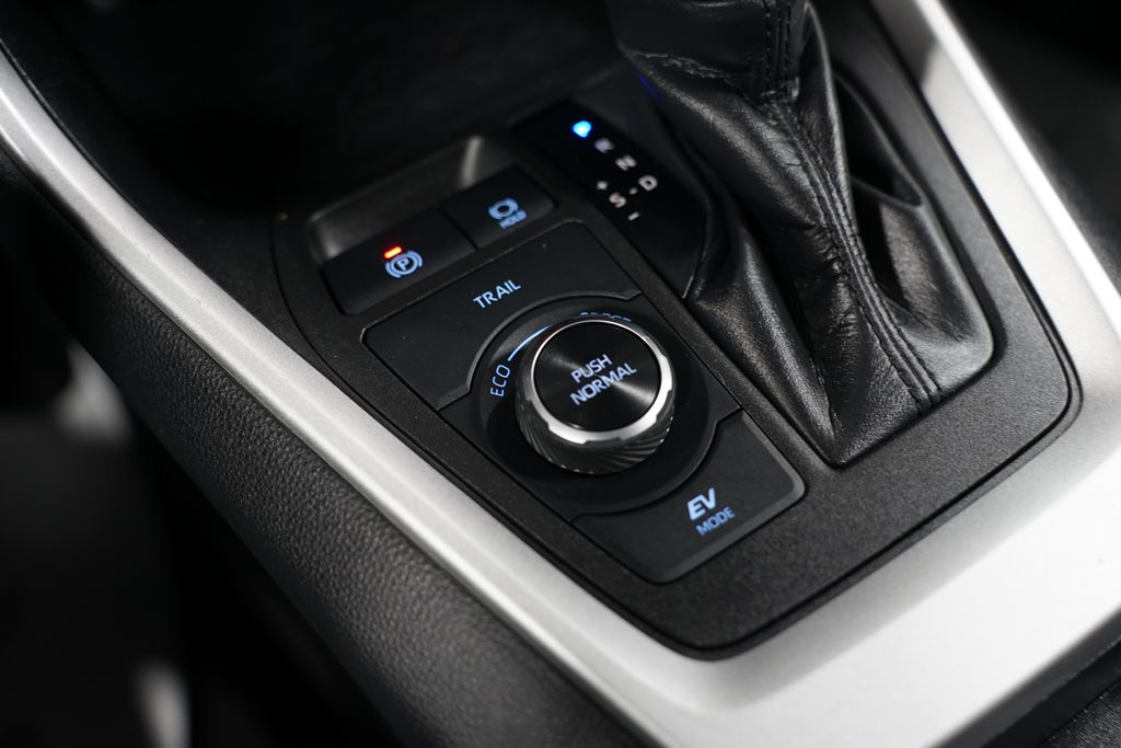 2021 Toyota RAV4 LE 21