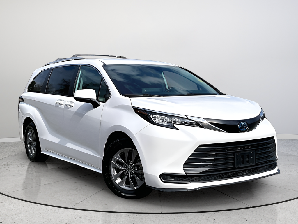 White 2023 Toyota Sienna LE 8-Passenger AWD Minivan All-Wheel Drive Continuously Variable Transmission