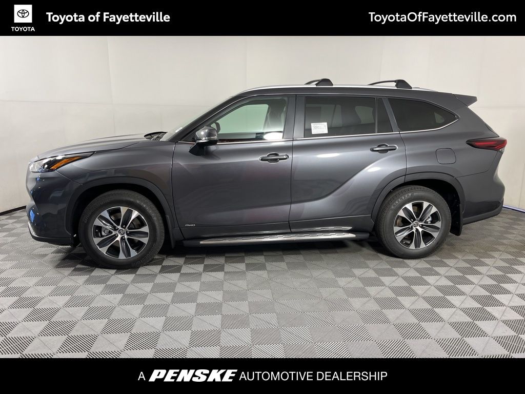 2025 Toyota Highlander XLE 2