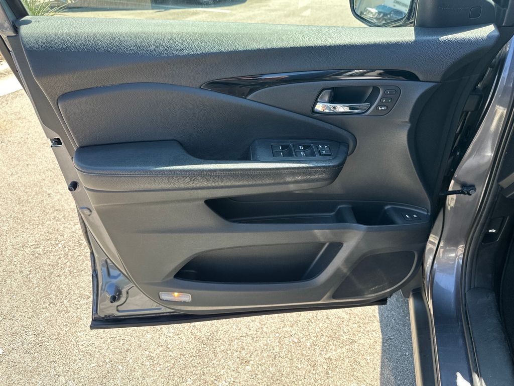 Used Car 2019 Honda Pilot  Touring For Sale Under $25,000 In Austin, Texas