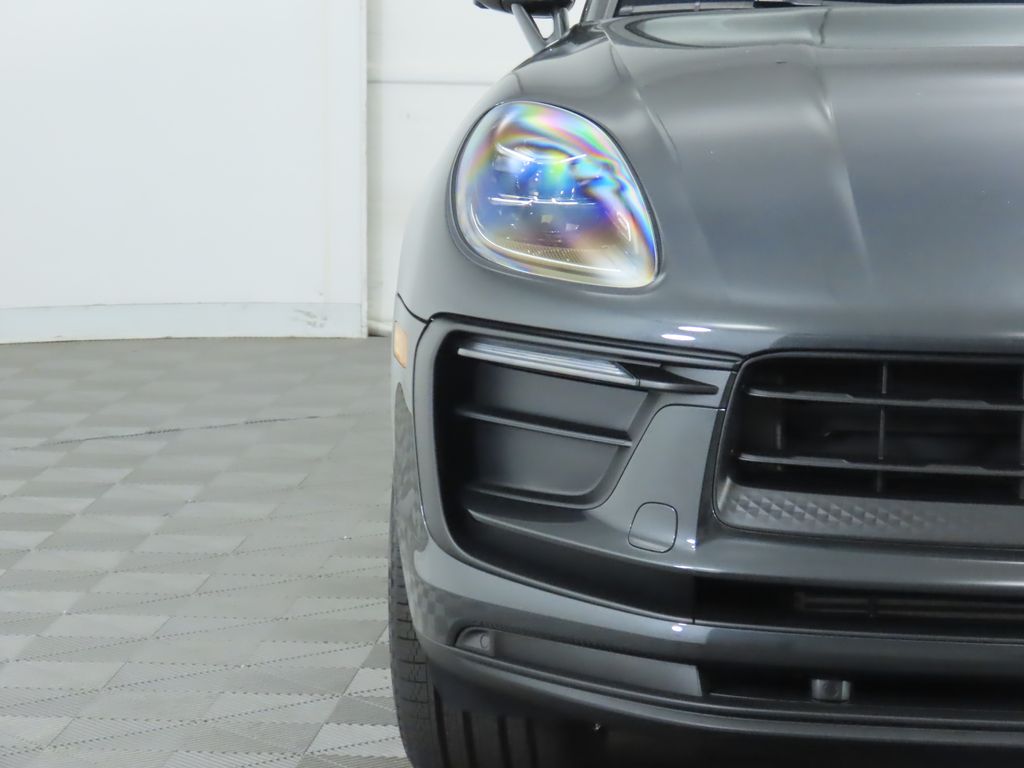 Thumbnail: 2025 Porsche Macan - 12