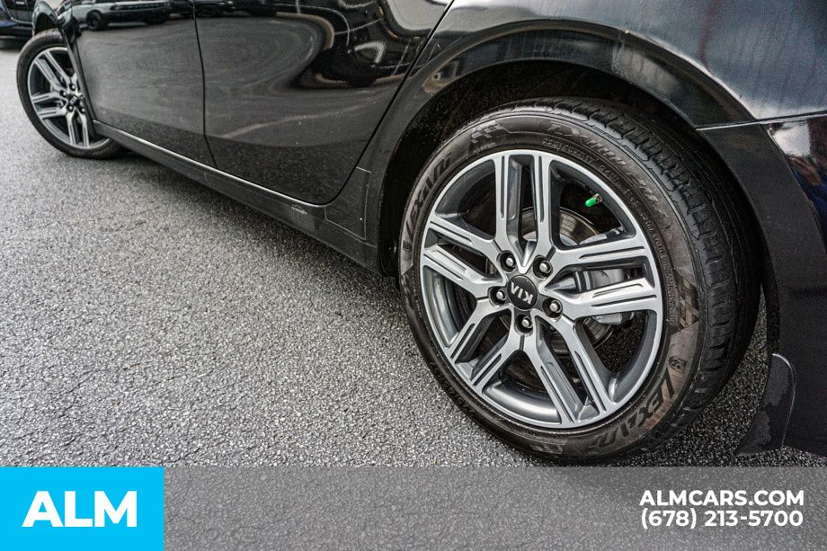 Used 2019 Black Kia EX image 16