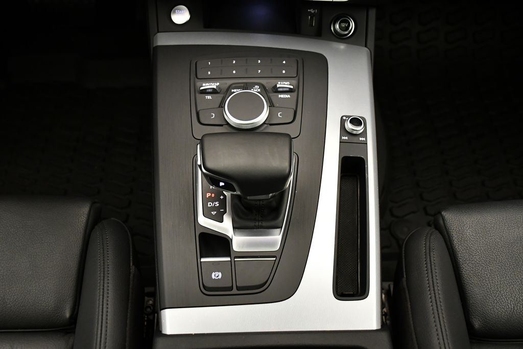 Thumbnail: 2020 Audi Q5 - 31