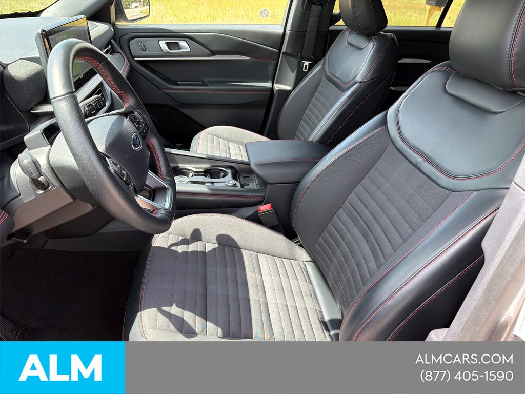 2025 Ford Explorer ST-LINE - Photo 11