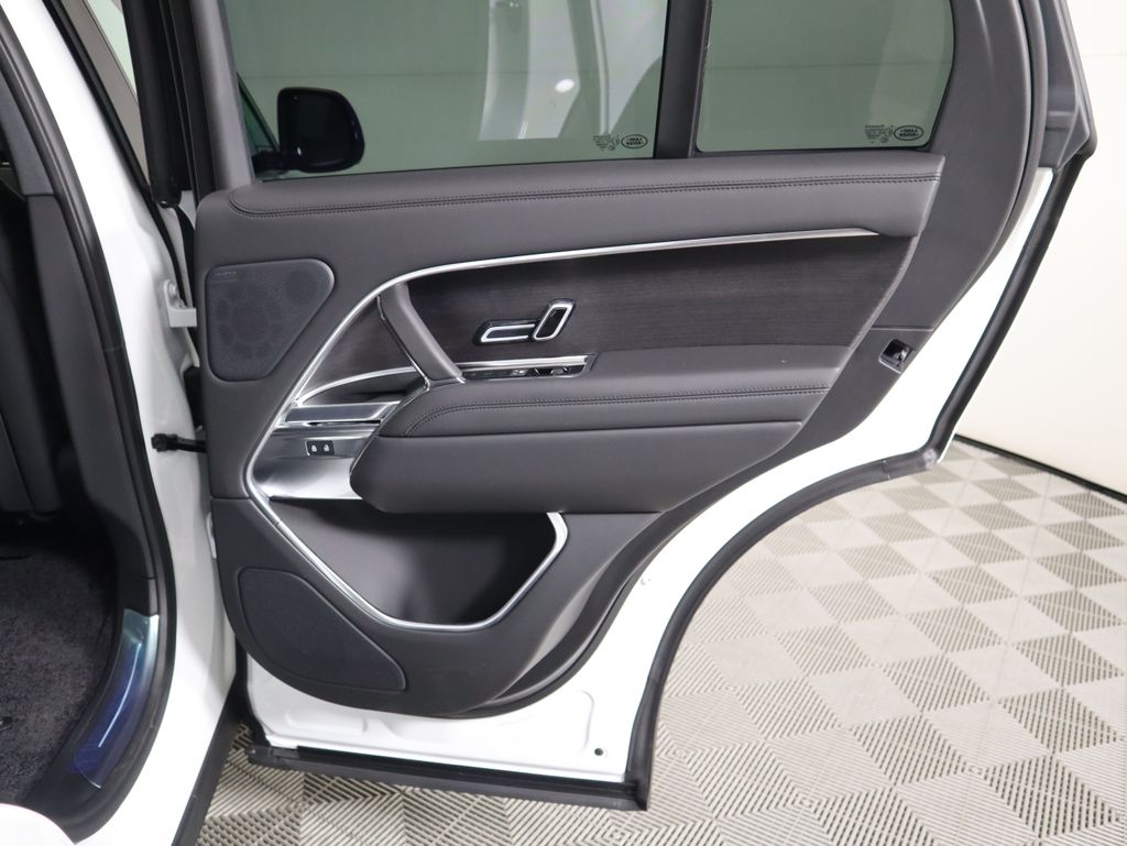 2025 Land Rover Range Rover SE 29