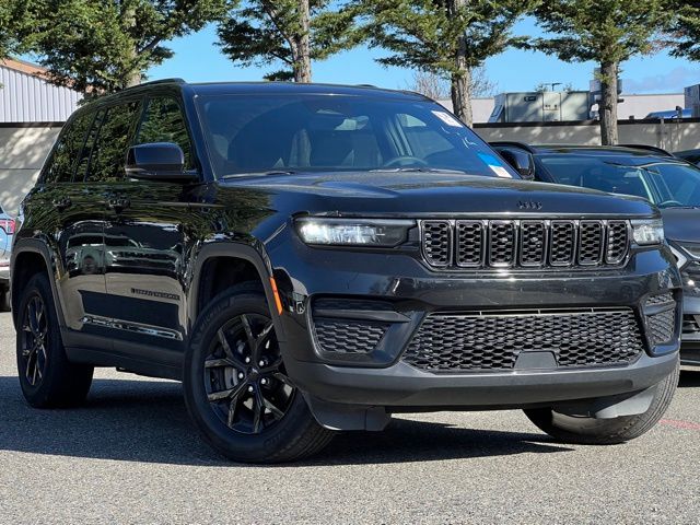 Diamond Black Crystal Pearlcoat 2024 Jeep Grand Cherokee SUV / Crossover Four-Wheel Drive 8-Speed Automatic