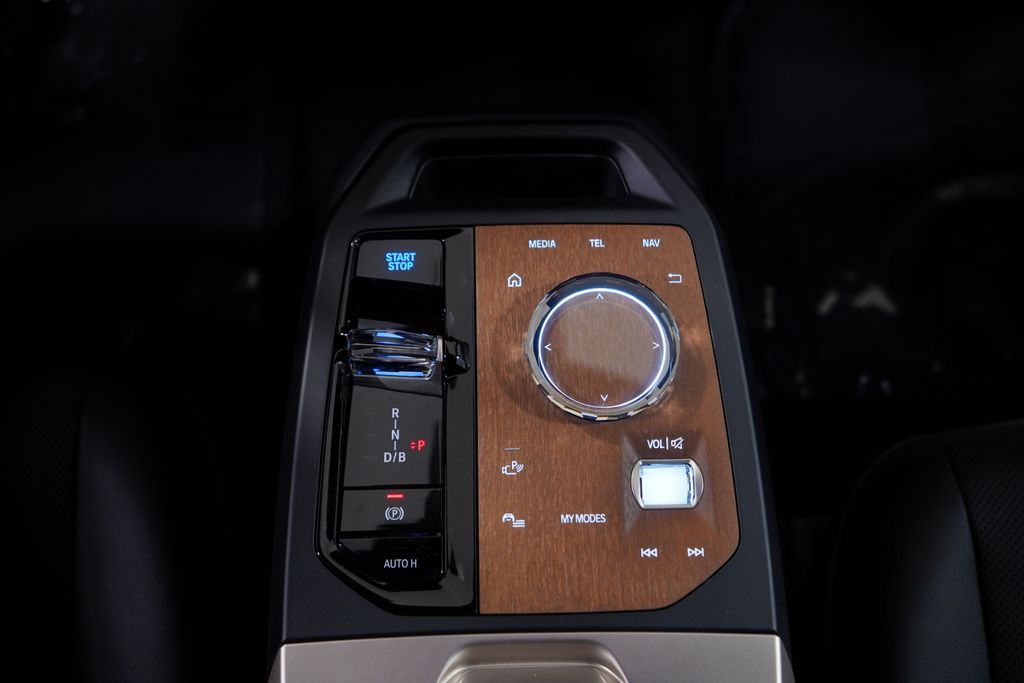 Thumbnail: 2026 BMW iX - 13