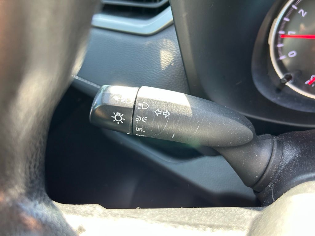 Thumbnail: 2022 Toyota RAV4 - 21