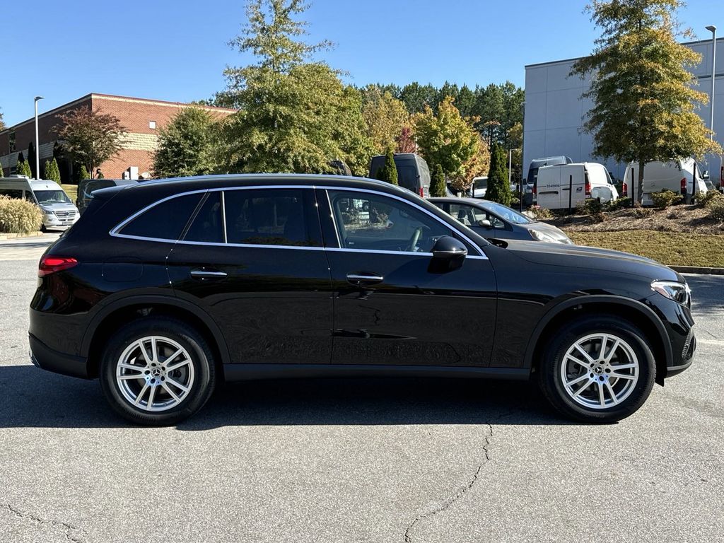 2025 Mercedes-Benz GLC GLC 300 9