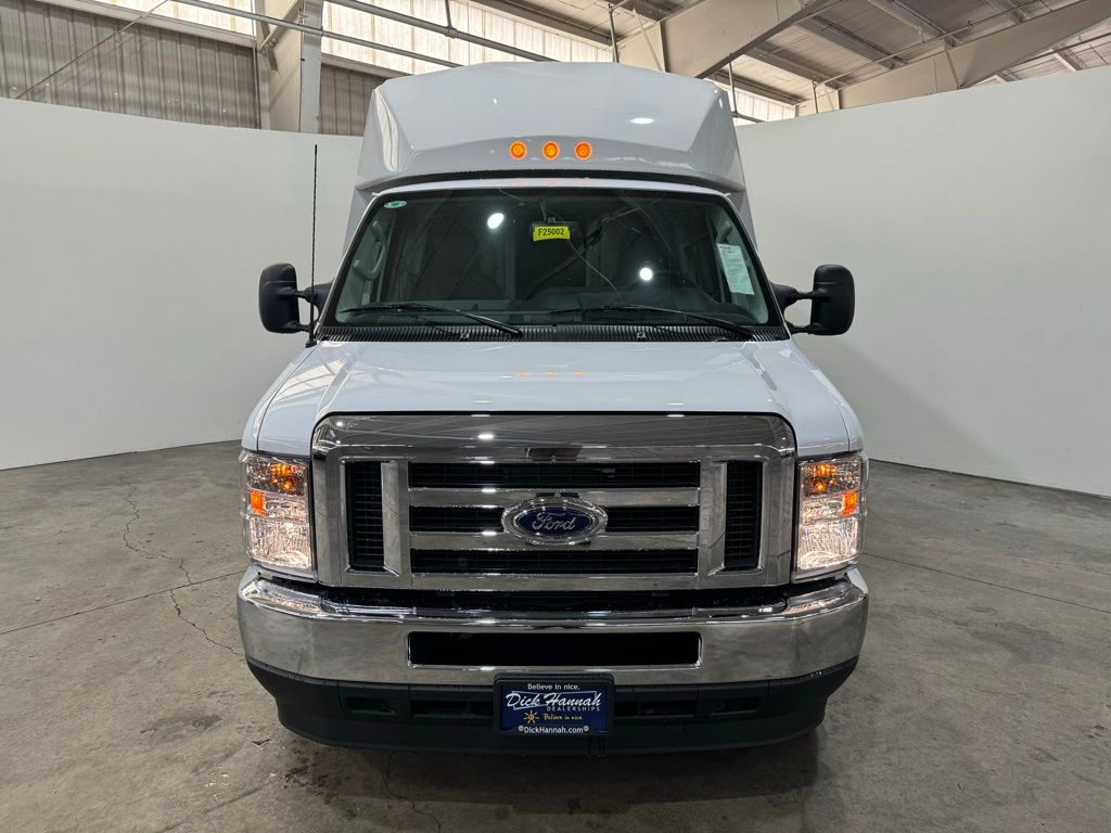 2025 Ford E-350 photo 3