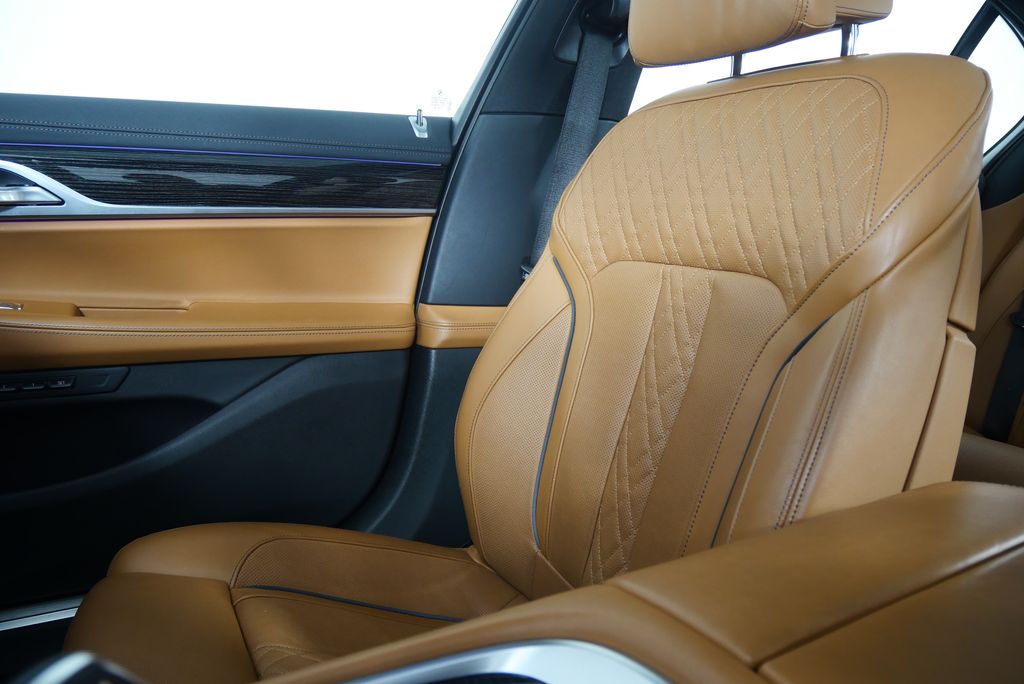 Thumbnail: 2022 BMW 7 Series - 27