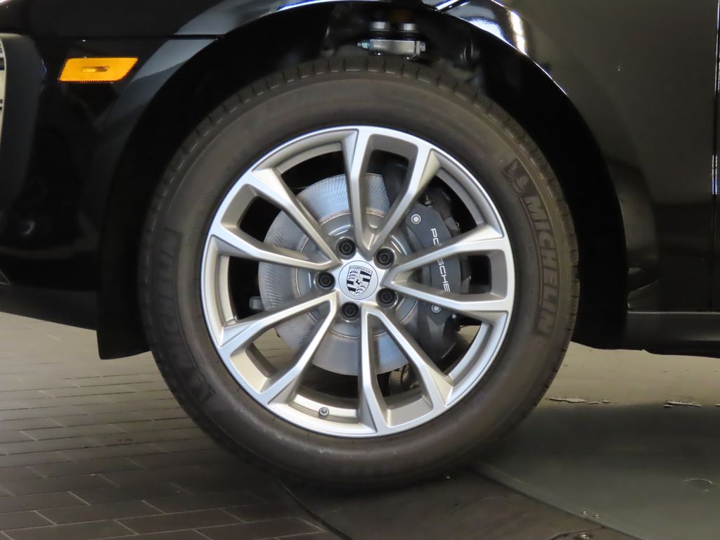 Thumbnail: 2026 Porsche Macan - 11
