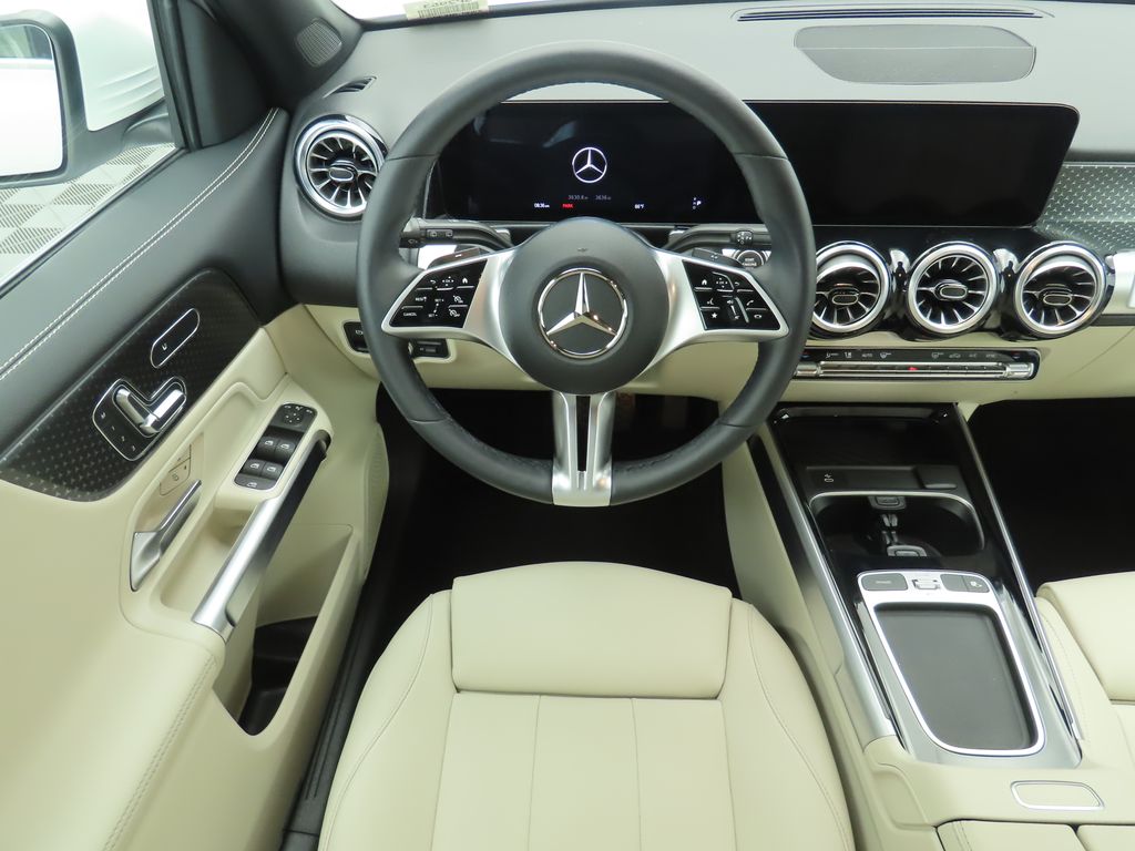 2025 Mercedes-Benz GLB 250 10