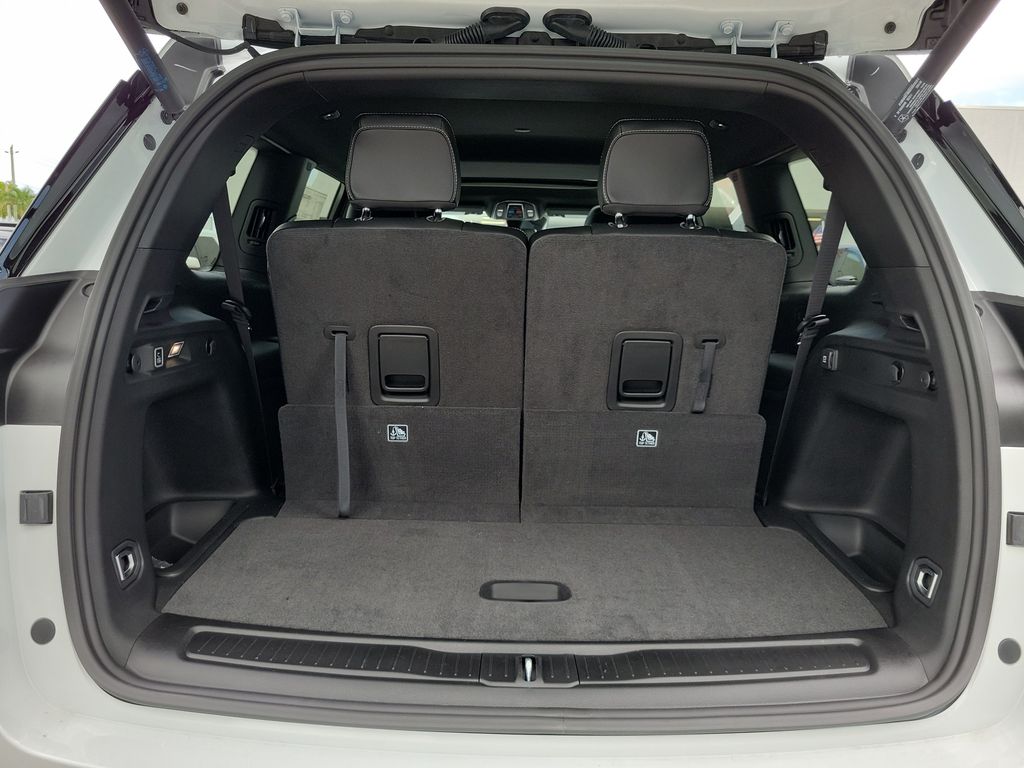 New 2026 White/off-white Jeep Laredo image 6