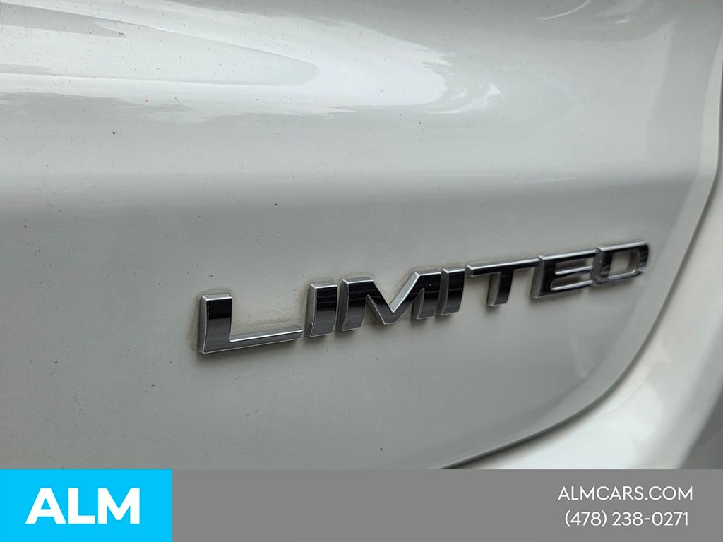 Used 2025 White Jeep Limited image 11