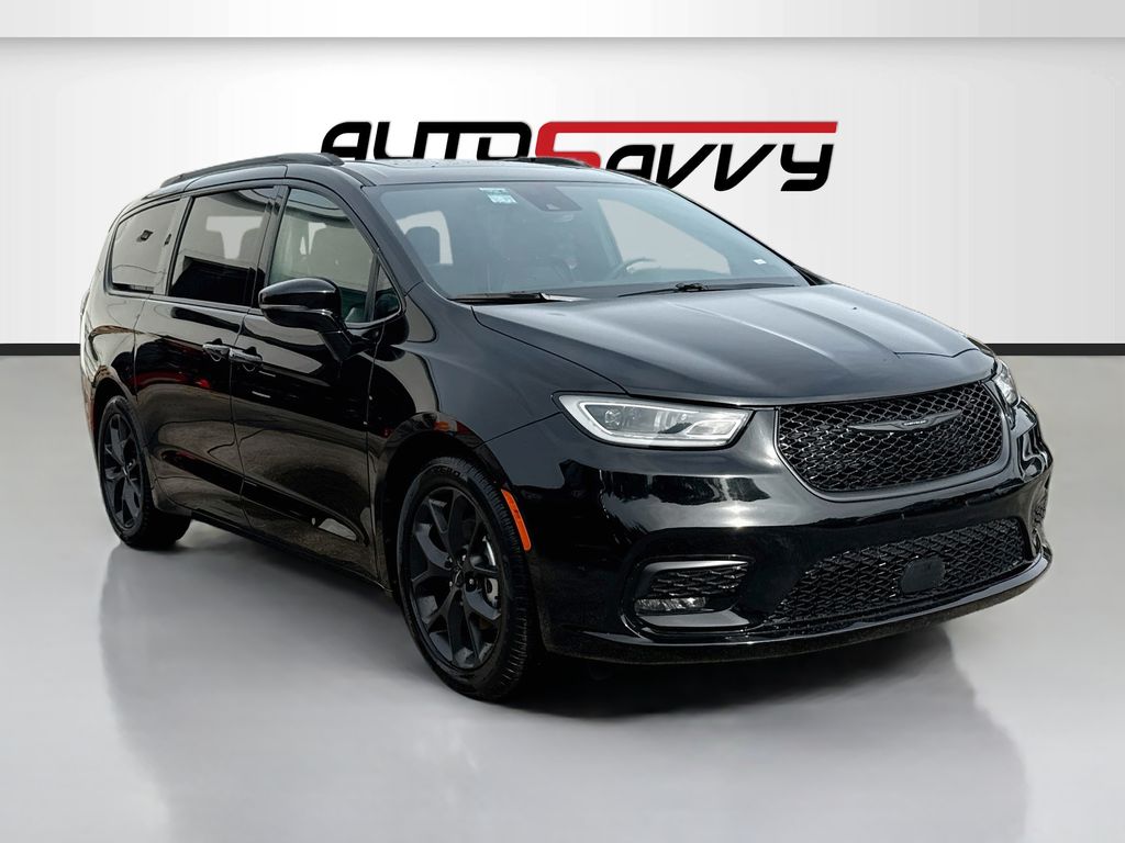 2025 Chrysler Pacifica Limited Black at Toyota of Victoria