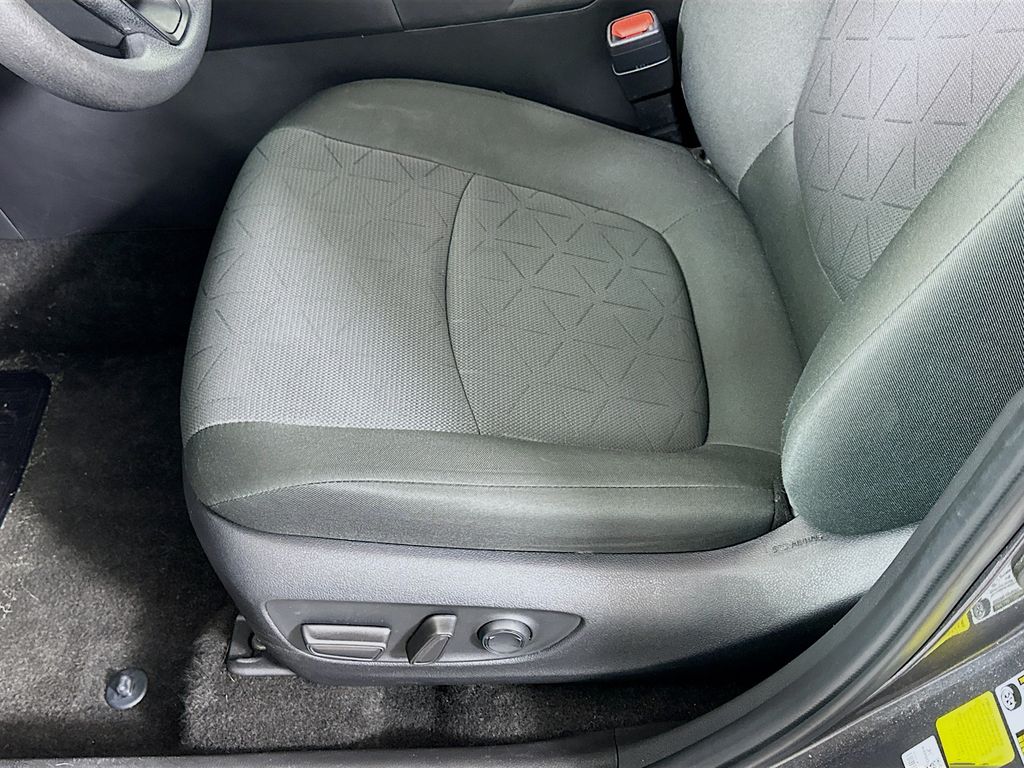 Thumbnail: 2024 Toyota RAV4 - 20