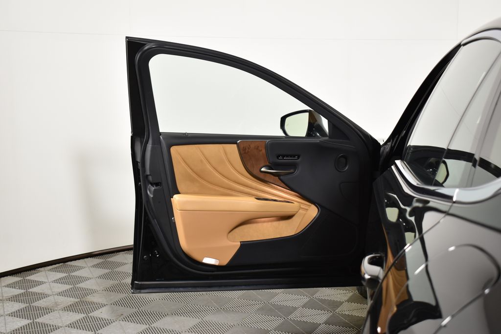 Thumbnail: 2022 Lexus LS - 29