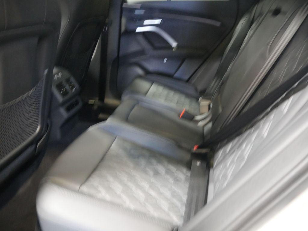 Thumbnail: 2026 Audi SQ5 - 19