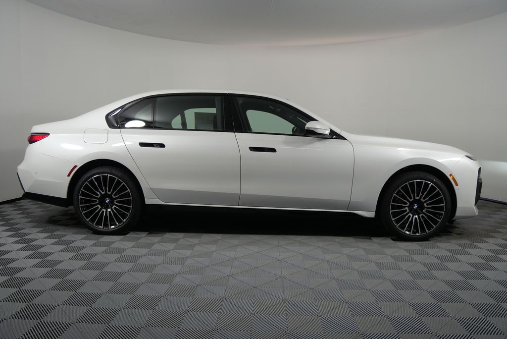 2025 BMW 7 Series 740i 2