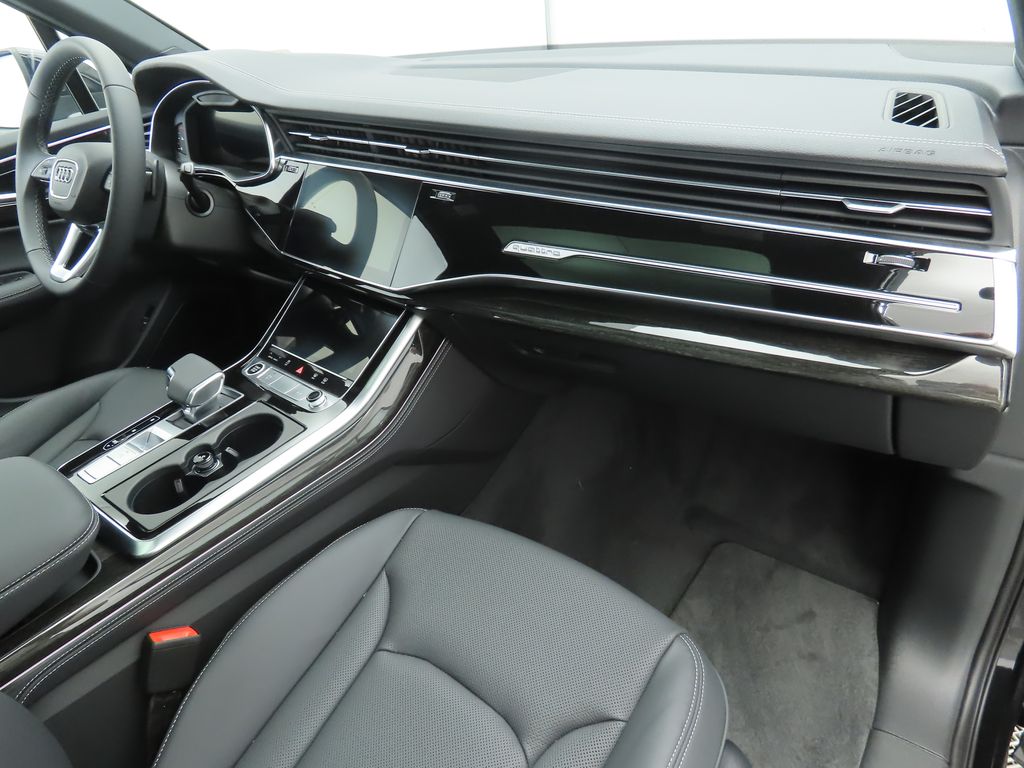 Thumbnail: 2025 Audi Q7 - 17