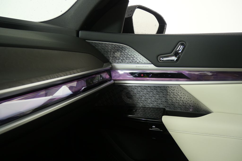 2025 BMW 7 Series 760i xDrive 28