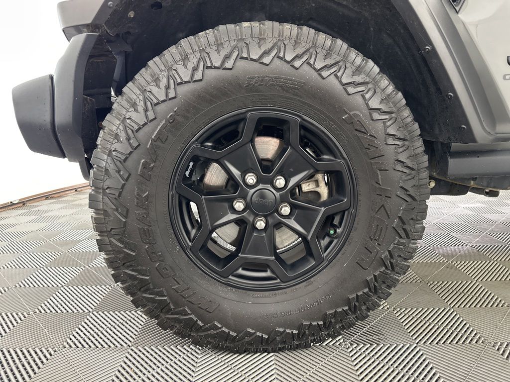 Used 2020 Gray Jeep Sport image 13