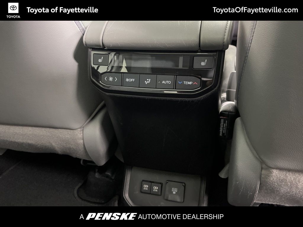 Thumbnail: 2021 Toyota Highlander - 10