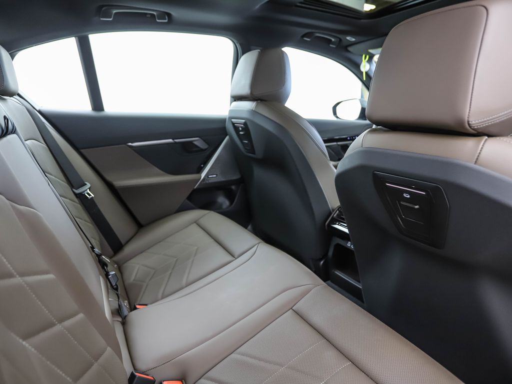 Thumbnail: 2026 BMW 5 Series - 25