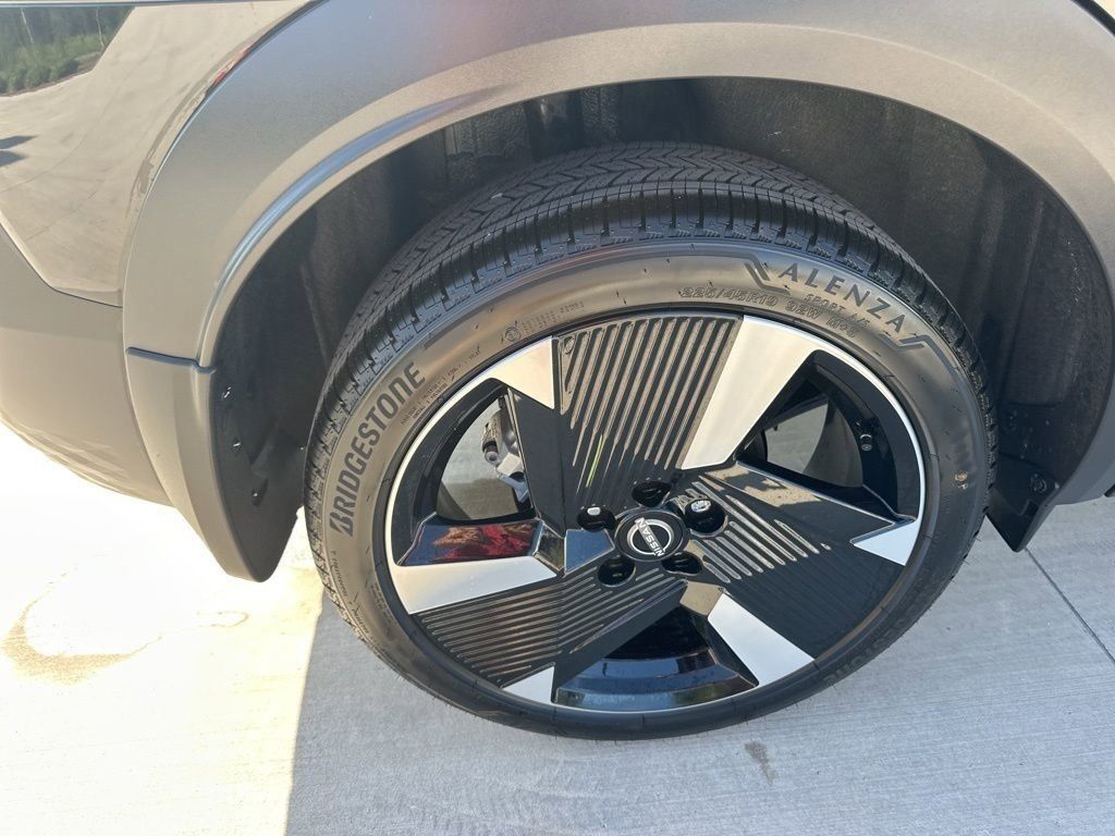2025 Super Black Nissan Kicks SR FWD SUV
