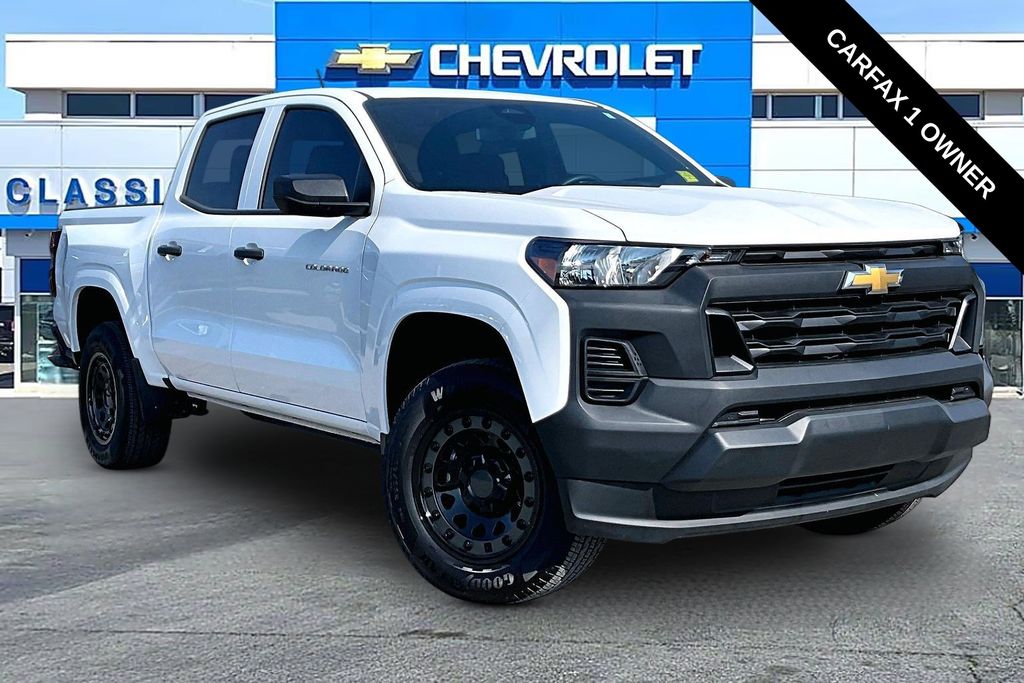 Summit White 2025 Chevrolet Colorado Pickup Truck 4X2 8-Speed Automatic