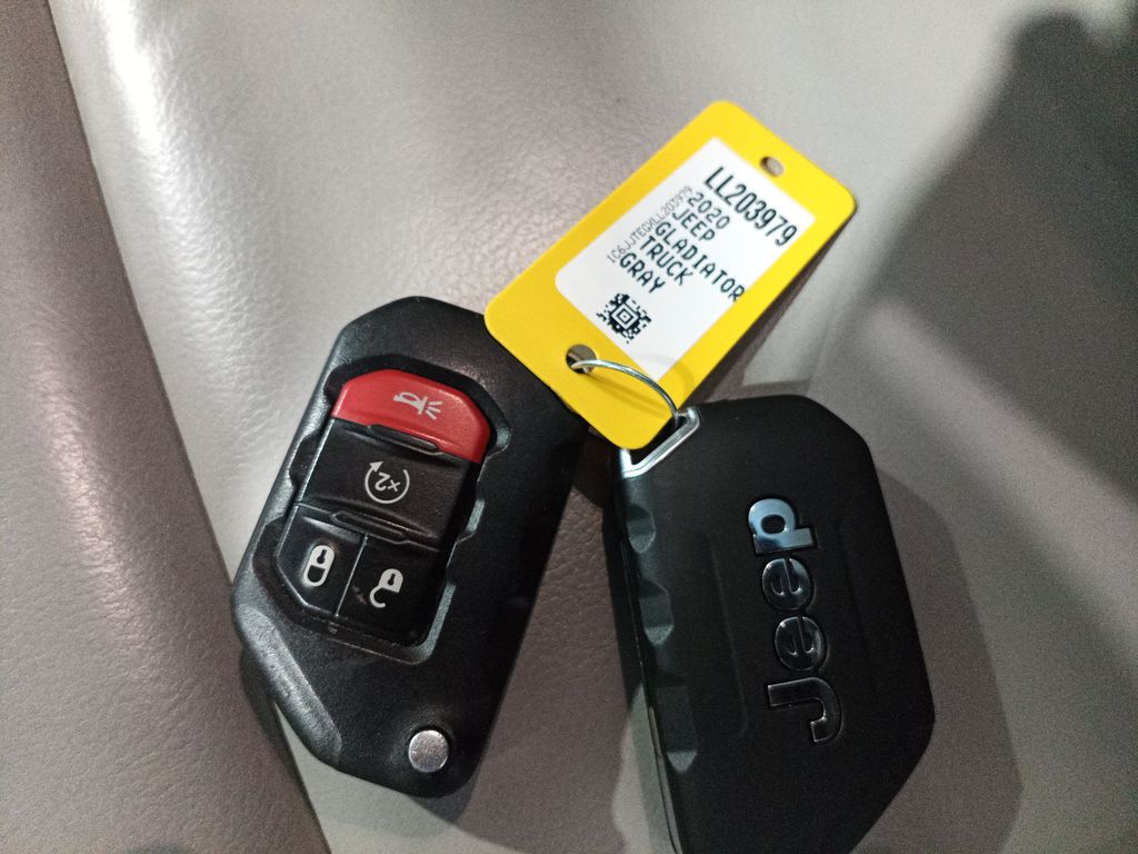 Used 2020 Gray Jeep Mojave image 28