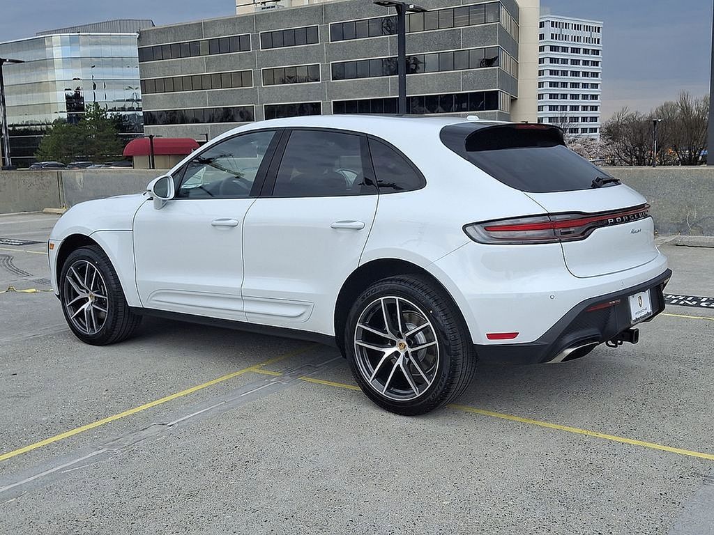 Thumbnail: 2025 Porsche Macan - 3