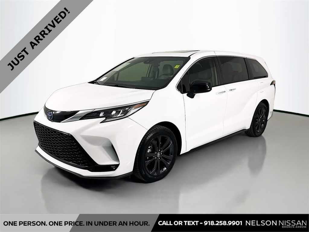 2022 Toyota Sienna XSE 7-Passenger FWD