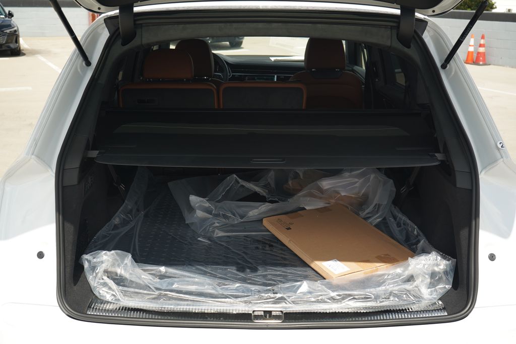 Thumbnail: 2026 Audi Q7 - 11