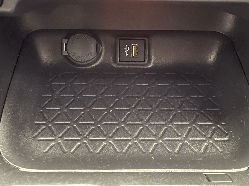 2023 Toyota RAV4 XLE 28