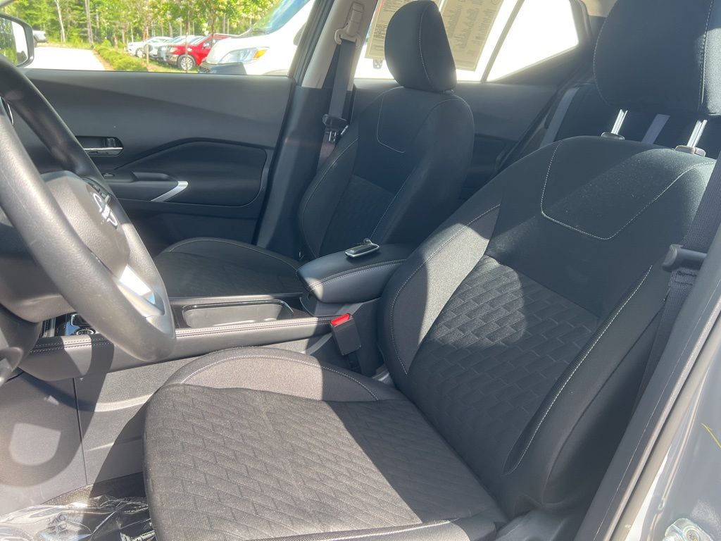 2024 Boulder Gray Pearl Nissan Kicks SV FWD SUV