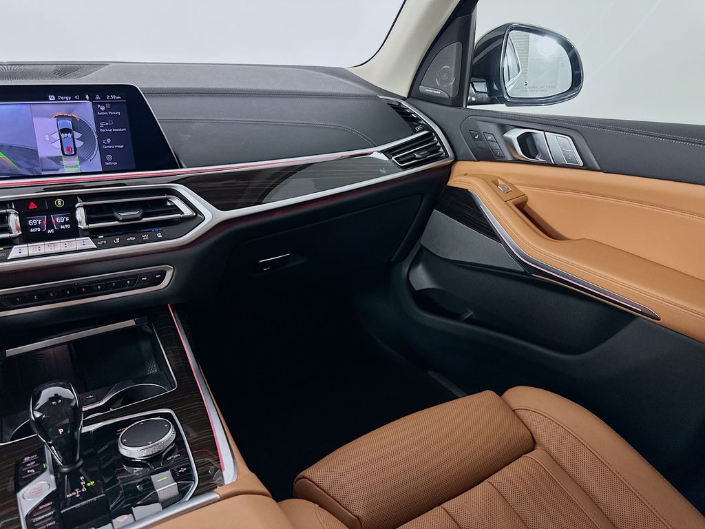 Thumbnail: 2021 BMW X7 - 24