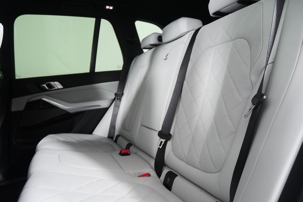 Thumbnail: 2026 BMW X5 - 15