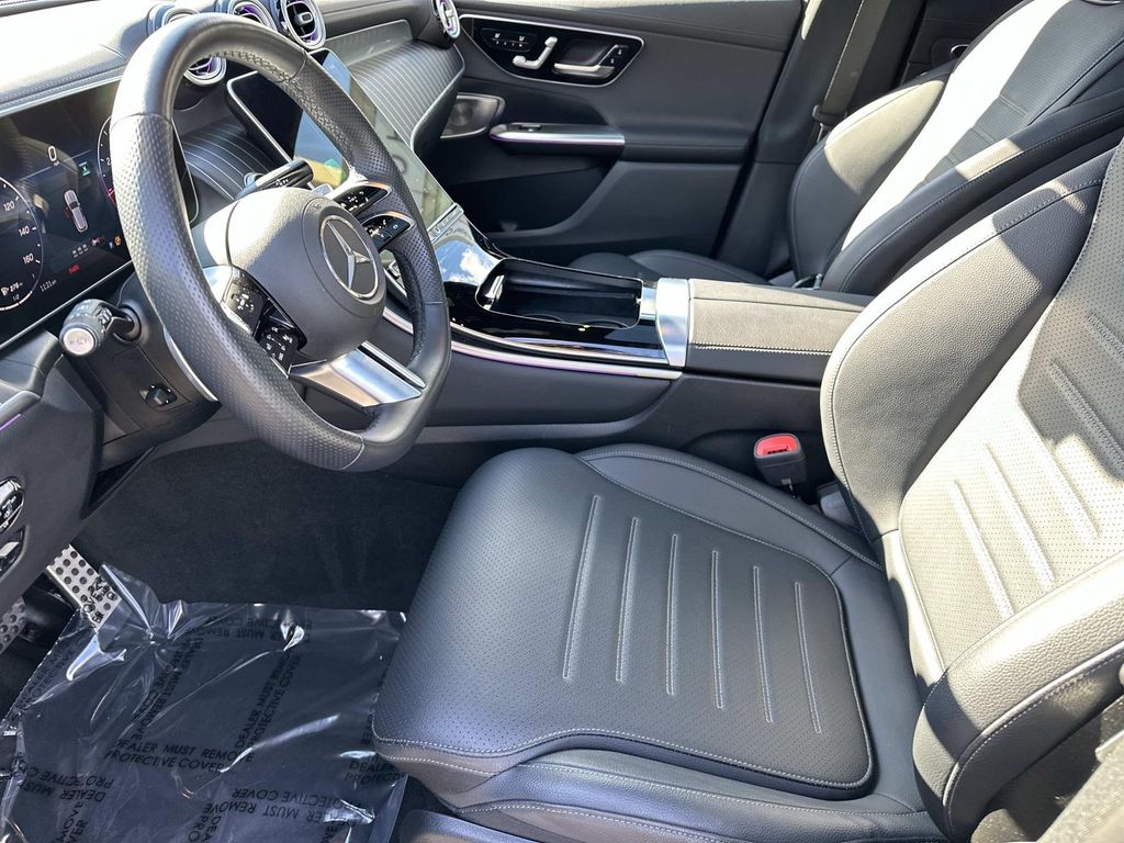 Thumbnail: 2025 Mercedes-Benz GLC - 28