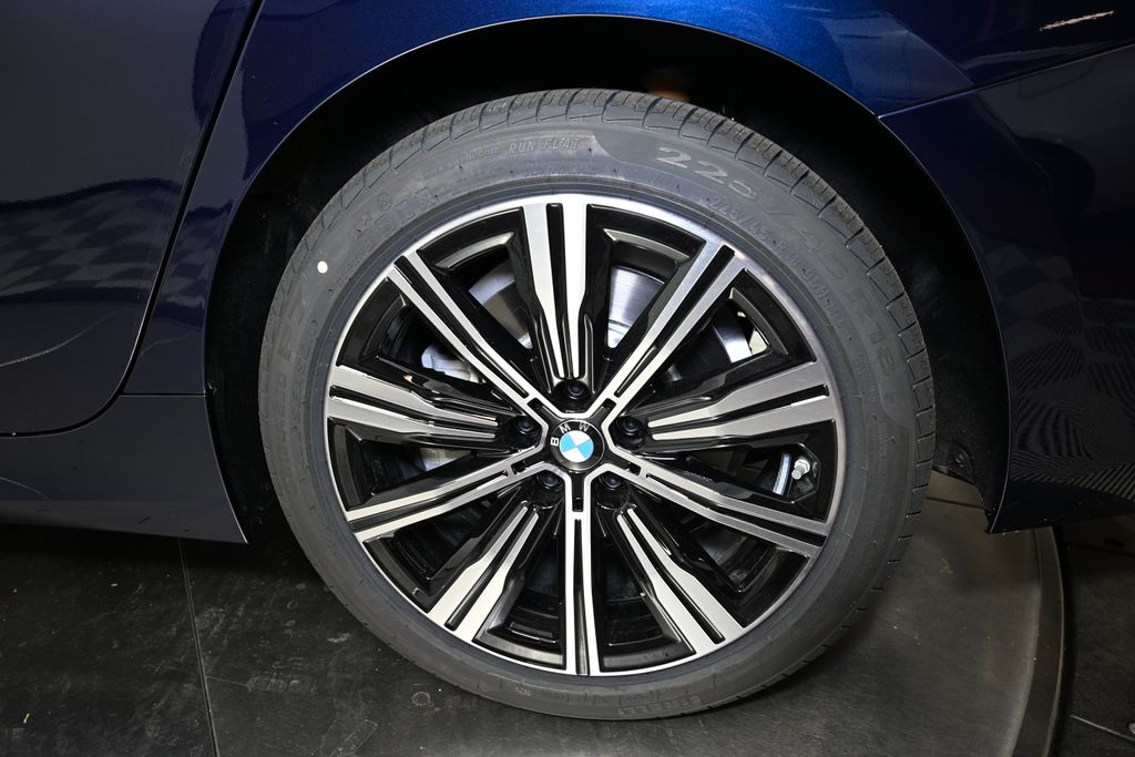 Thumbnail: 2026 BMW 3 Series - 13