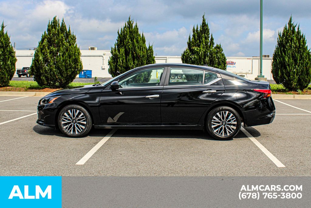 Used 2025 Black Nissan 2.5 SV image 7