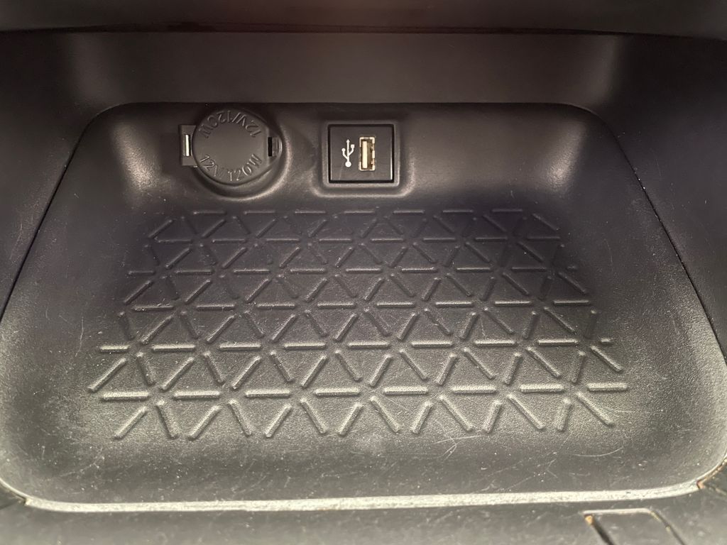 2024 Toyota RAV4 XLE 28