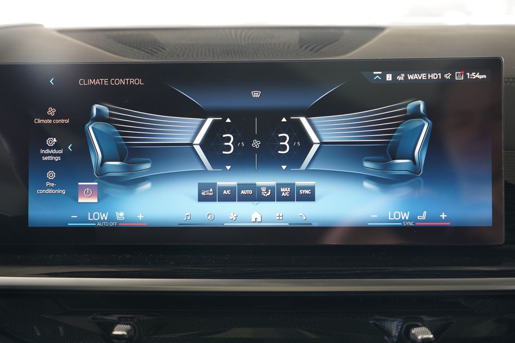 Thumbnail: 2027 BMW X7 - 16