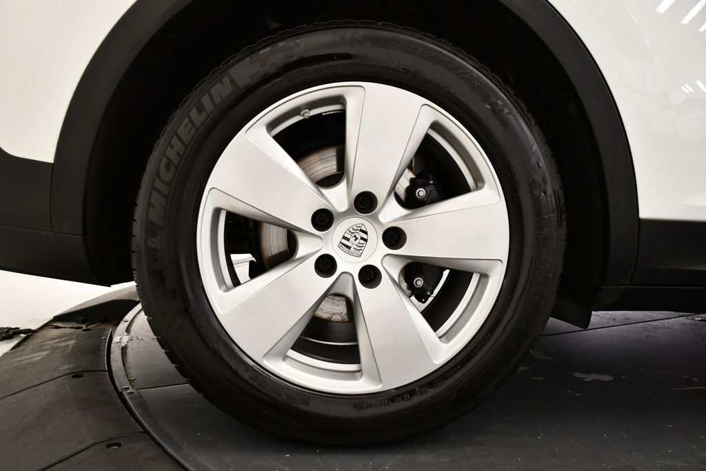 Thumbnail: 2023 Porsche Cayenne - 17