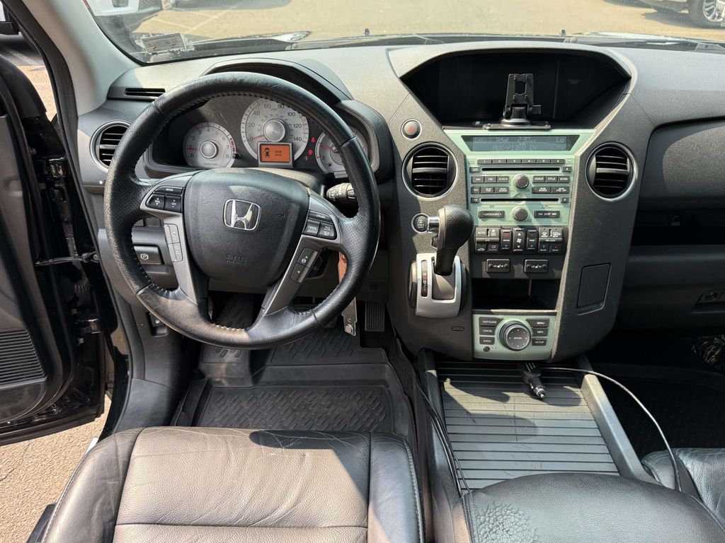 Used 2011 Black Honda Touring image 17