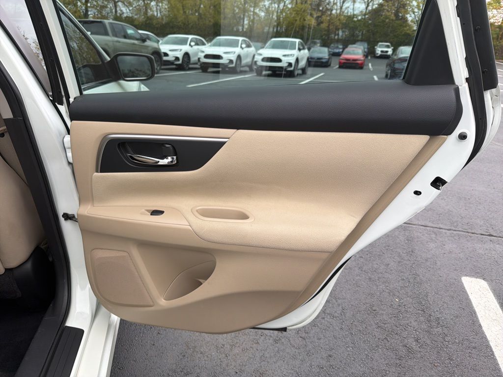 Thumbnail: 2015 Nissan Altima - 22