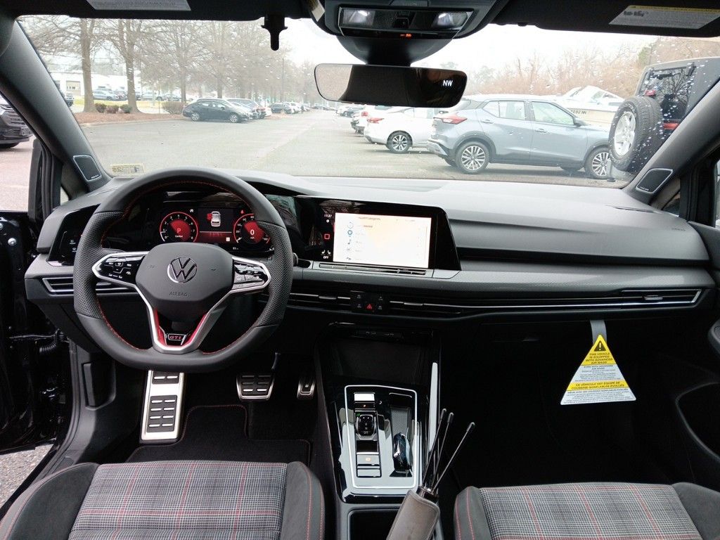 2024 Volkswagen Golf GTI 2.0T SE 12